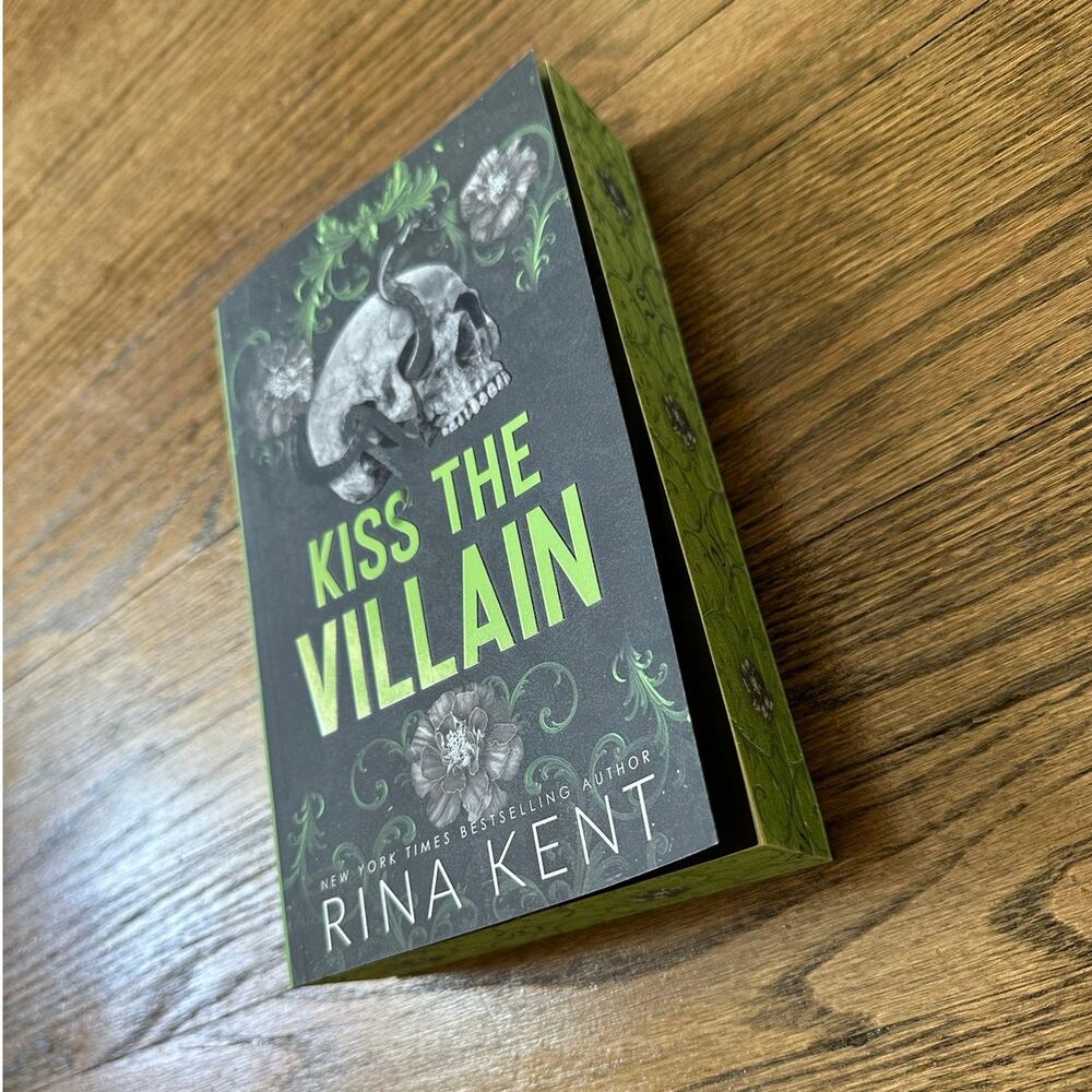 *Signed* Kiss The Villain By Rina Kent Deluxe Paperback W/ Sprayed Edges